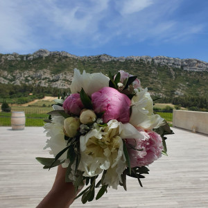 fleuriste saint-etienne-du-gres-fleurs mariage alpilles-decorations florales saint remy de provence-decorations evenements maillane-fleurs deuil fontvieille-bouquets de fleurs maussane